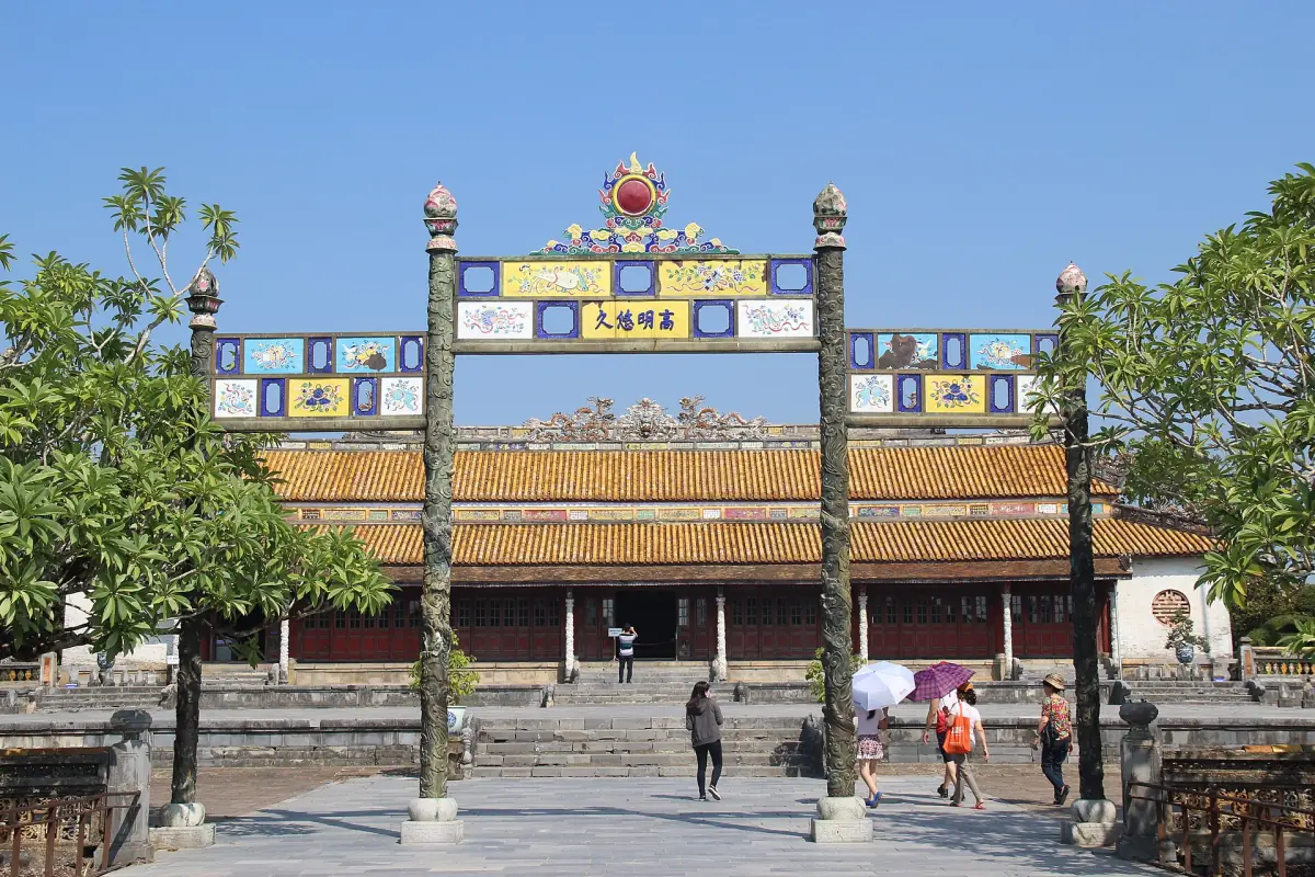 The courtyard and Thai Hoa Palace